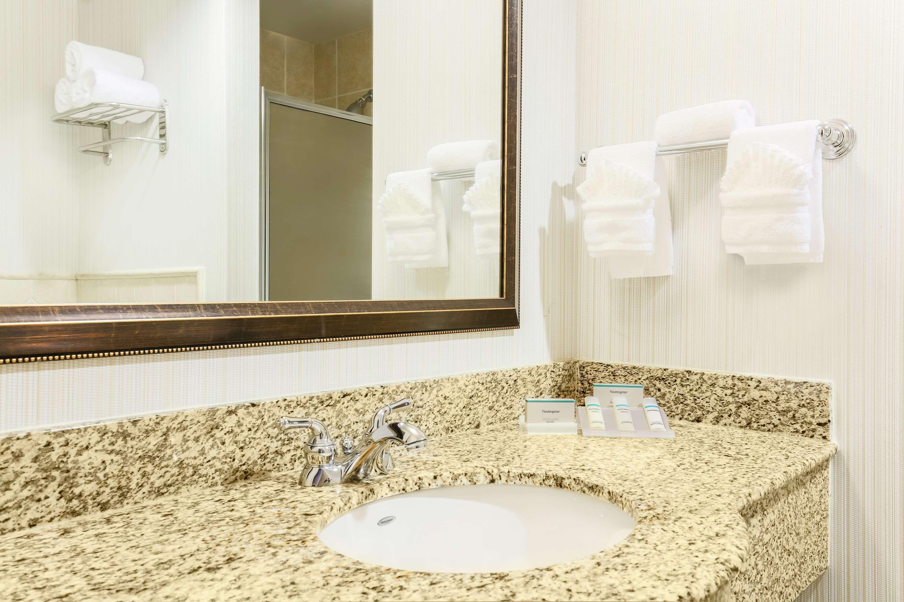 Hilton Garden Inn Dallas Lewisville Extérieur photo
