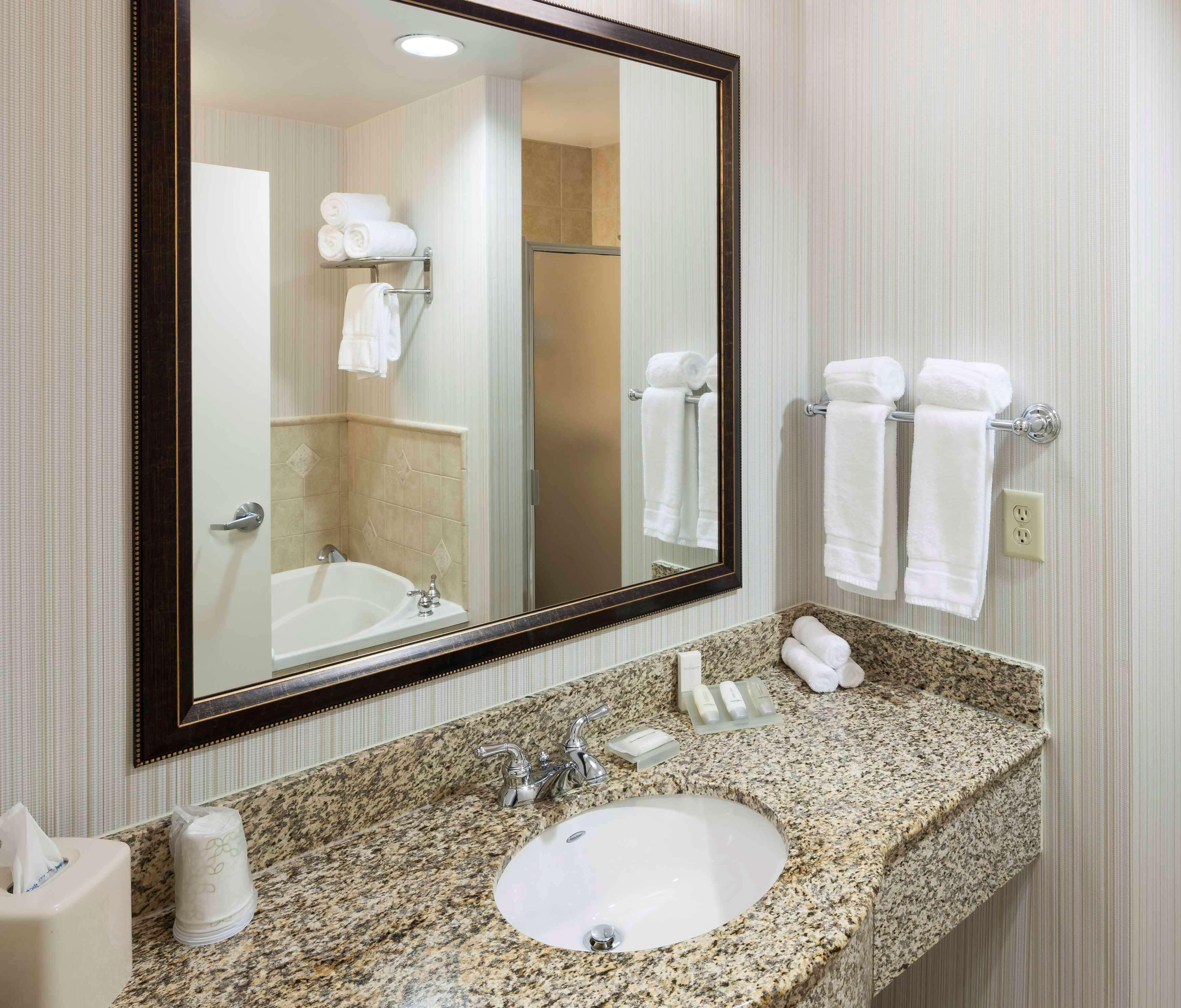 Hilton Garden Inn Dallas Lewisville Extérieur photo