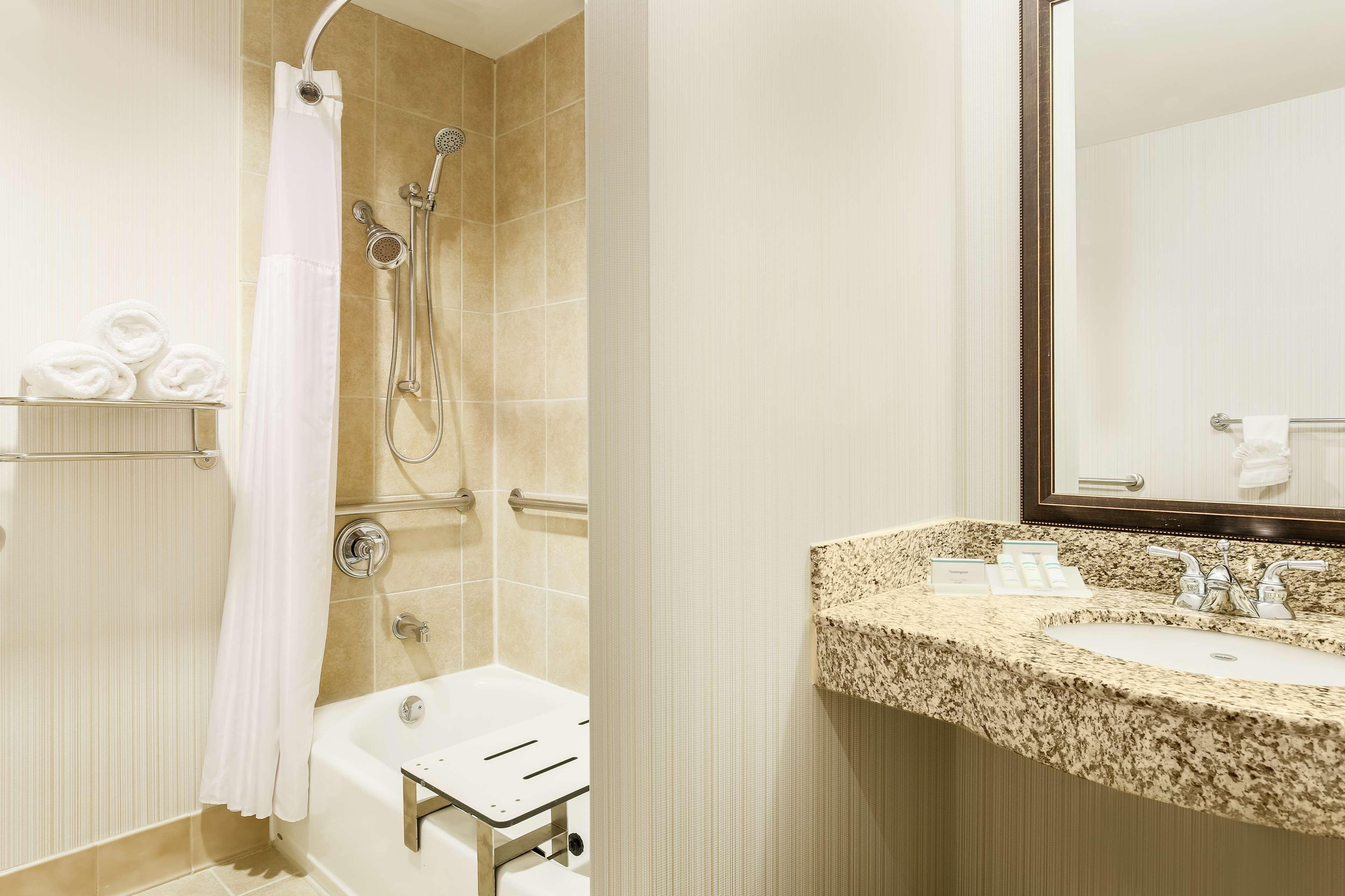 Hilton Garden Inn Dallas Lewisville Extérieur photo