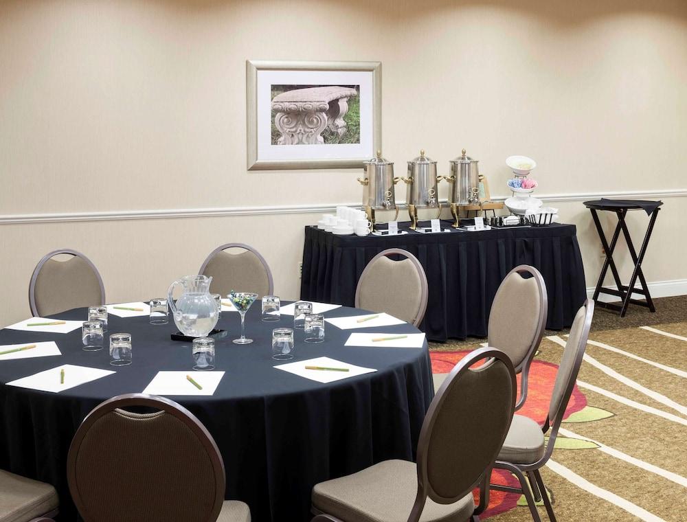 Hilton Garden Inn Dallas Lewisville Extérieur photo
