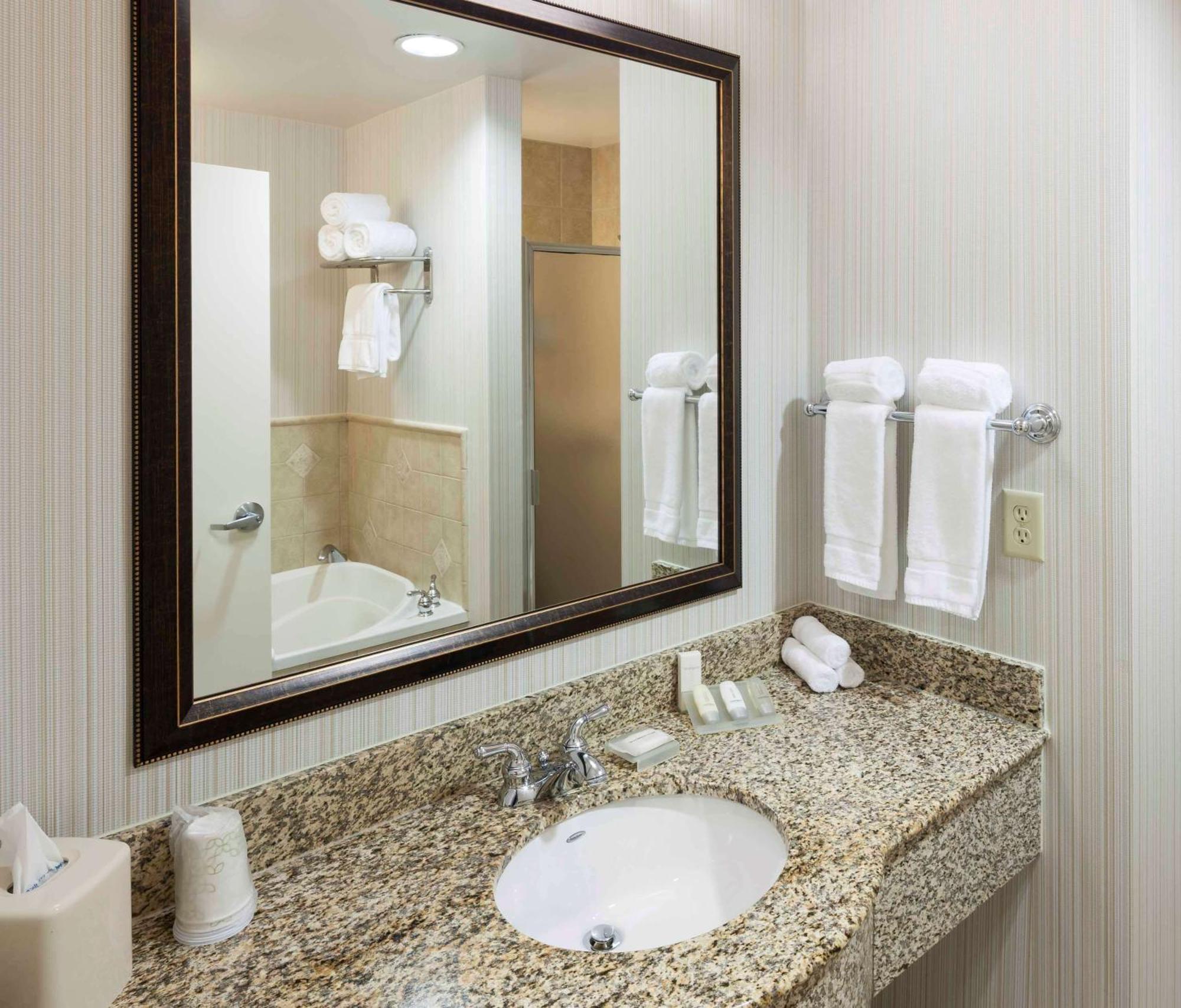 Hilton Garden Inn Dallas Lewisville Extérieur photo